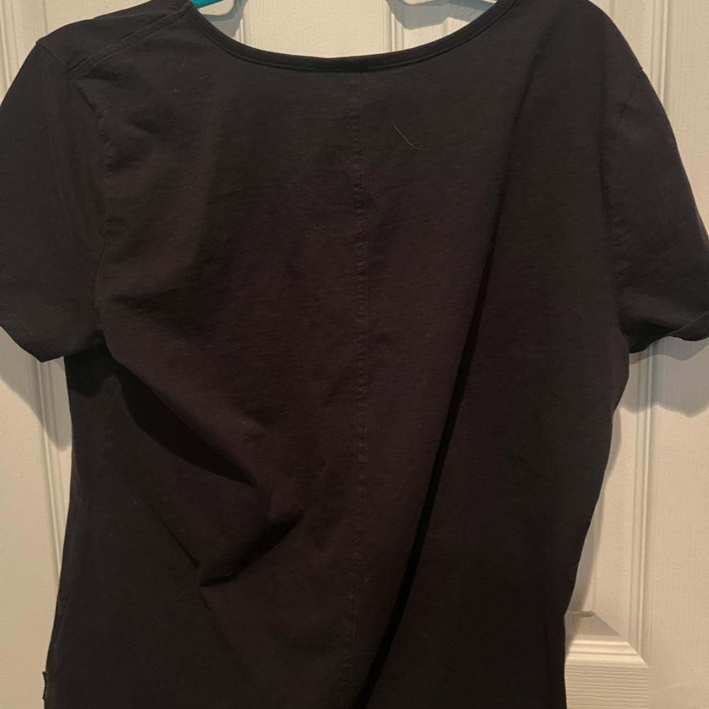 Woman’s black short sleeve t shirt - Picture 4 of 5